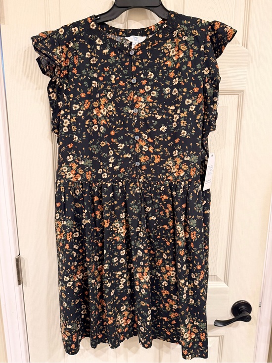 Time and Tru Dresses & Skirts - Time and Tru Black Floral Button-Front Dress